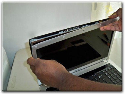 Замена экрана ноутбука Samsung в Монино